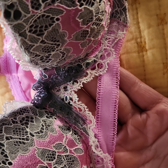 VS Dream Angel's lined Demi EUC 32A - Picture 6 of 11